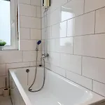 Gockel Homes - Zentral Mit Balkon & Netflix إسن