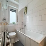 Gockel Homes - Zentral Mit Balkon & Netflix Διαμέρισμα