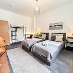 Gockel Homes - Zentral Mit Balkon & Netflix Διαμέρισμα