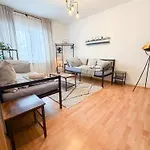 Gockel Homes - Zentral Mit Balkon & Netflix *