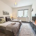 Gockel Homes - Zentral Mit Balkon & Netflix