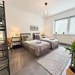 Gockel Homes - Zentral Mit Balkon & Netflix Apartamento Essen