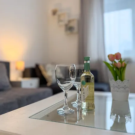 Gockel Homes 1 - Zentral Mit Balkon & Netflix *