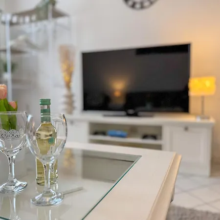 Gockel Homes - Zentral Mit Balkon & Netflix