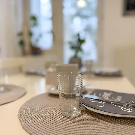 Gockel Homes 1 - Zentral Mit Balkon&netflix Apartment *