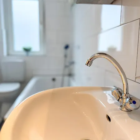 Gockel Homes 1 - Zentral Mit Balkon & Netflix