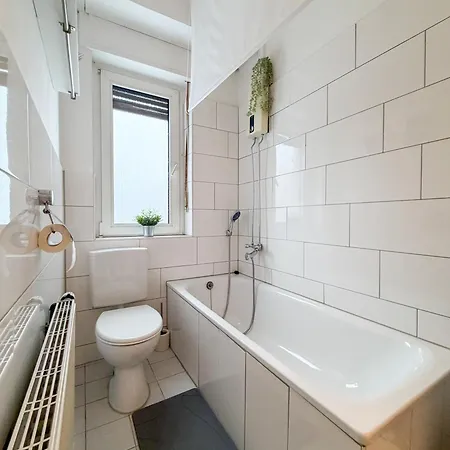 Gockel Homes - Zentral Mit Balkon & Netflix דירה *