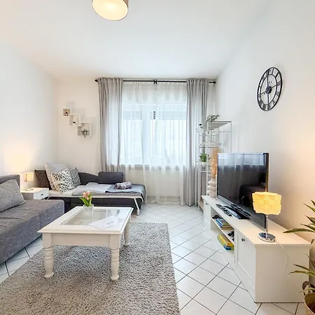 Gockel Homes 1 - Zentral Mit Balkon & Netflix * Essen