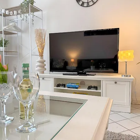 Gockel Homes 1 - Zentral Mit Balkon & Netflix