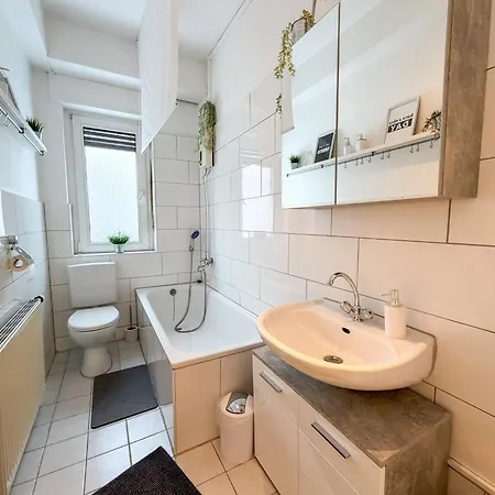 Gockel Homes - Zentral Mit Balkon & Netflix