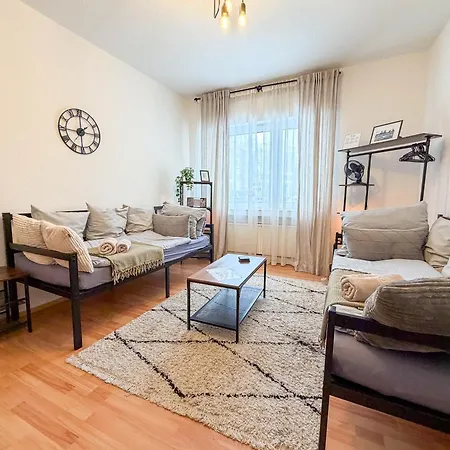 Gockel Homes - Zentral Mit Balkon & Netflix