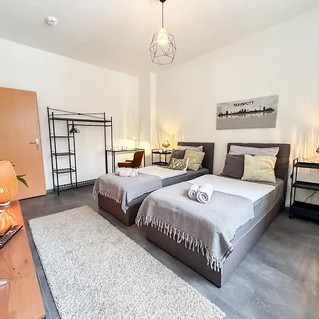 Gockel Homes - Zentral Mit Balkon & Netflix 公寓