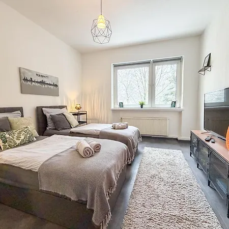 Gockel Homes - Zentral Mit Balkon & Netflix