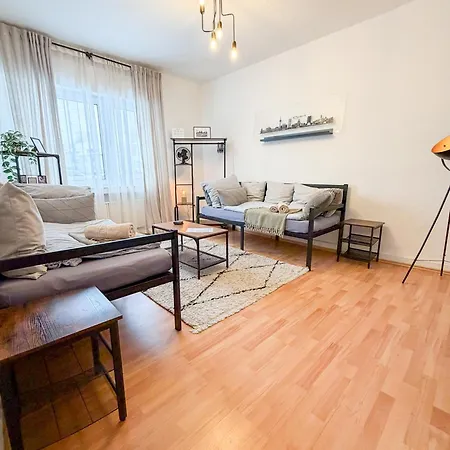 Gockel Homes - Zentral Mit Balkon & Netflix *