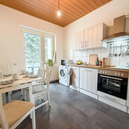 Gockel Homes - Zentral Mit Balkon & Netflix