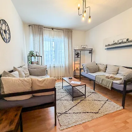 Gockel Homes - Zentral Mit Balkon & Netflix 公寓