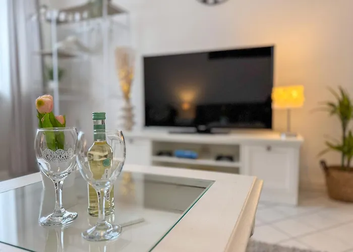 Gockel Homes - Zentral Mit Balkon & Netflix