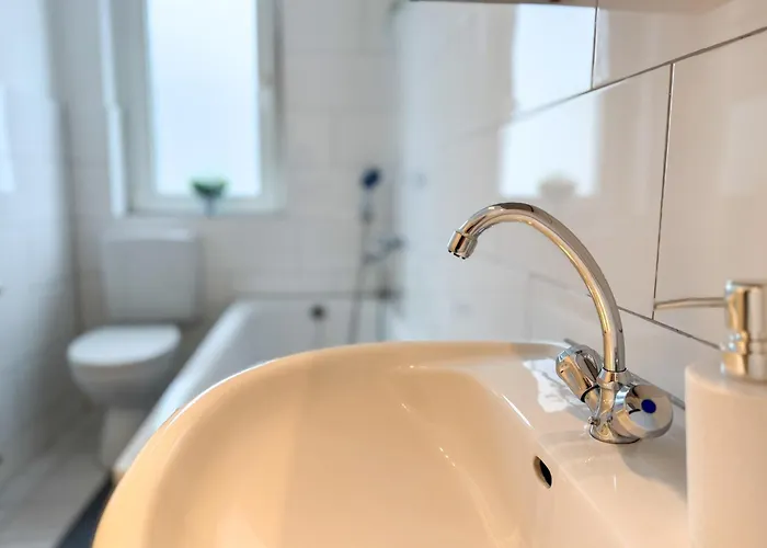 Gockel Homes - Zentral Mit Balkon & Netflix