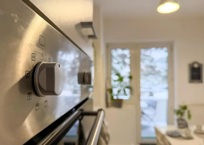 Gockel Homes - Zentral Mit Balkon & Netflix דירה