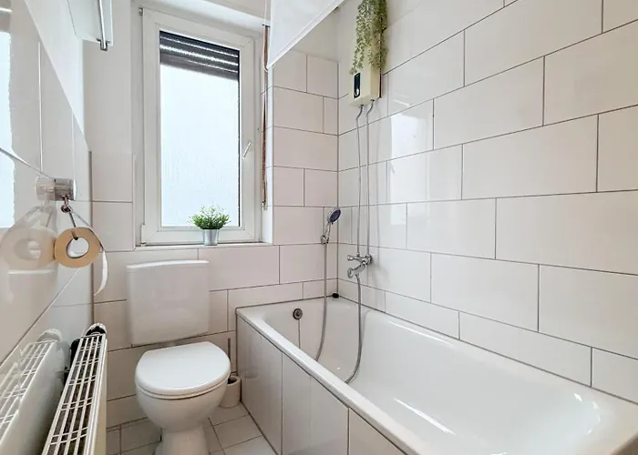 Gockel Homes - Zentral Mit Balkon & Netflix Appartamento *