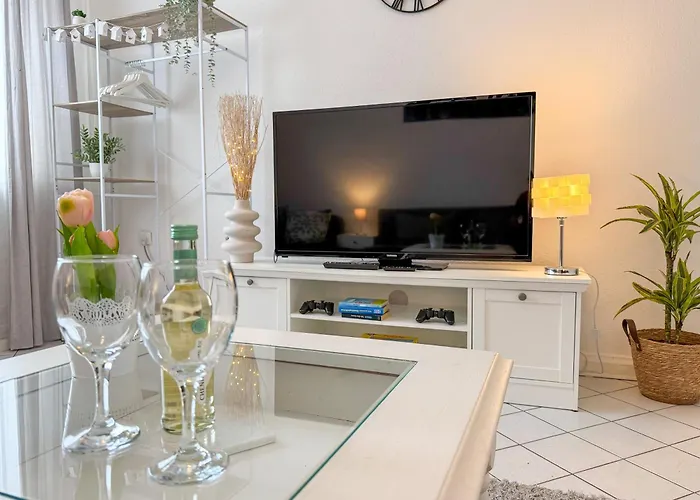 Gockel Homes - Zentral Mit Balkon & Netflix