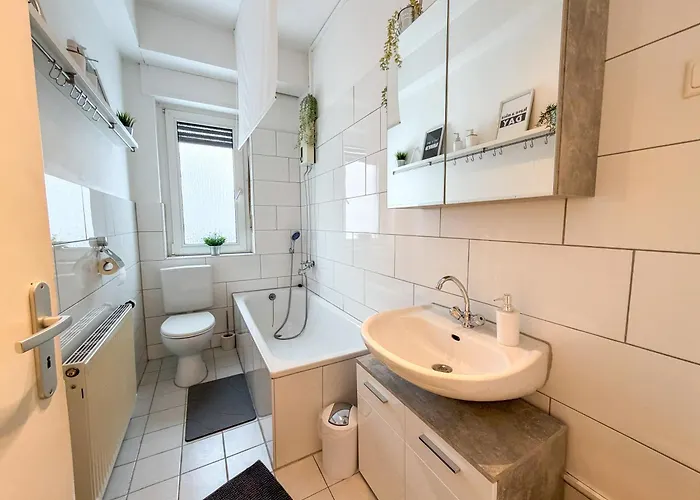 Gockel Homes - Zentral Mit Balkon & Netflix