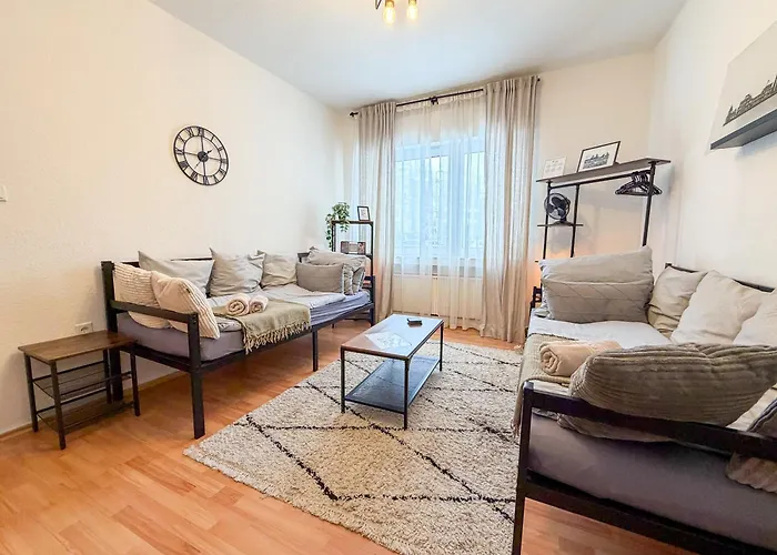 Gockel Homes - Zentral Mit Balkon & Netflix