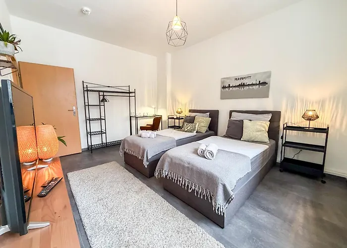 Gockel Homes - Zentral Mit Balkon & Netflix דירה