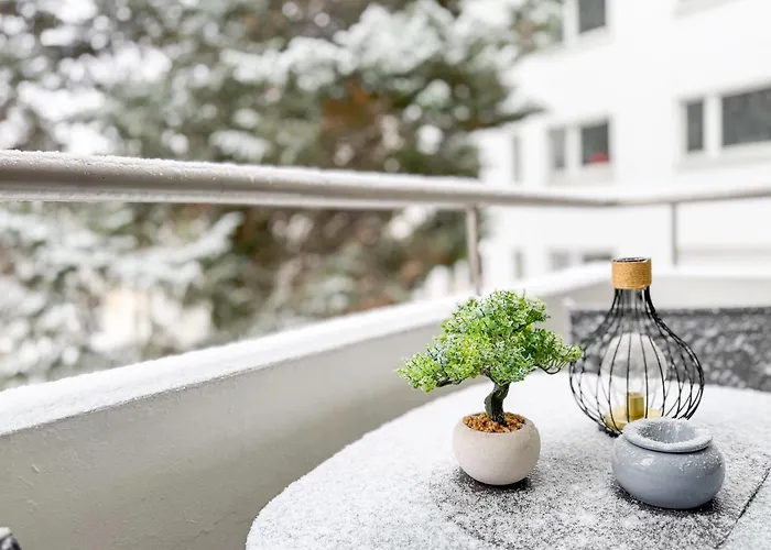 Gockel Homes - Zentral Mit Balkon & Netflix Appartamento *