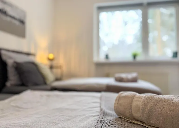 Gockel Homes - Zentral Mit Balkon & Netflix 公寓