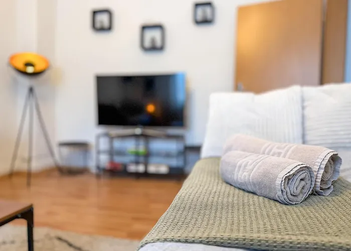 Gockel Homes - Zentral Mit Balkon & Netflix *