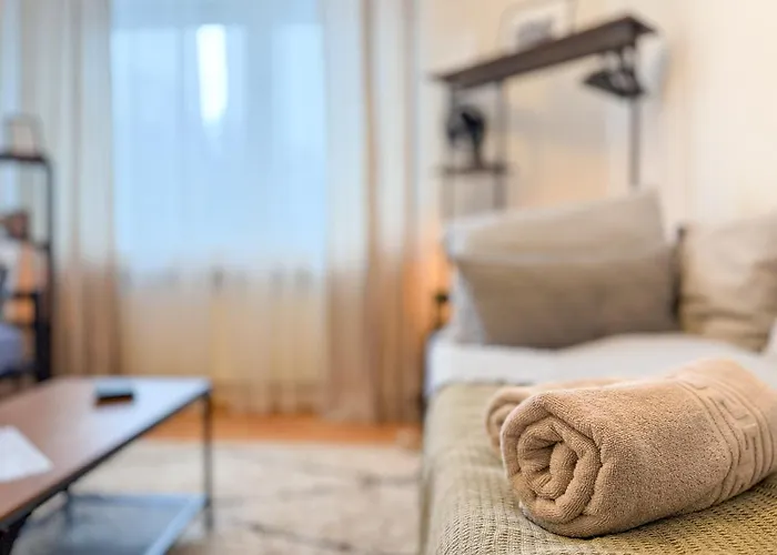 Gockel Homes - Zentral Mit Balkon & Netflix