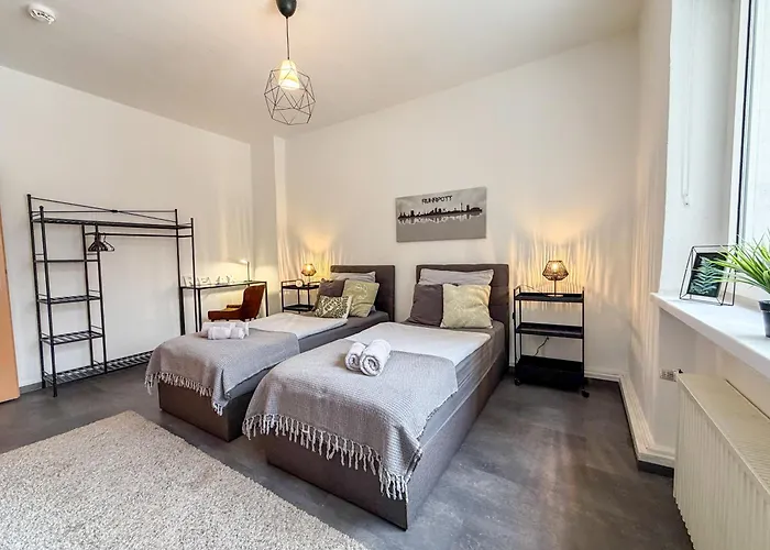 Gockel Homes - Zentral Mit Balkon & Netflix *
