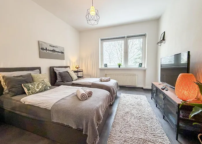 Gockel Homes - Zentral Mit Balkon & Netflix