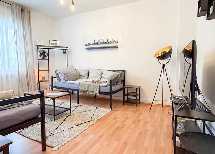 Gockel Homes - Zentral Mit Balkon & Netflix Daire