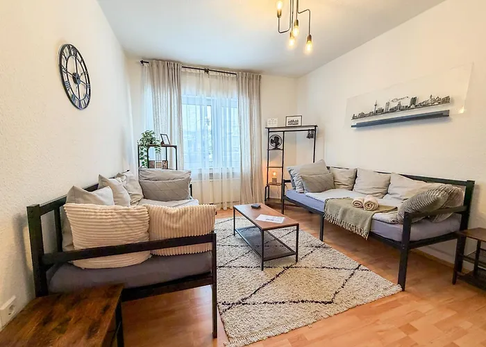 Gockel Homes - Zentral Mit Balkon & Netflix Daire
